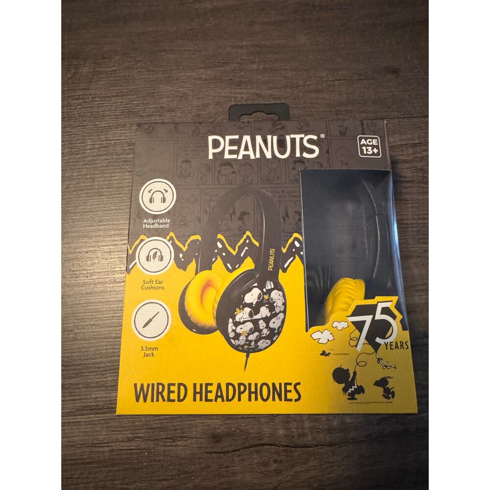 Peanuts Wired Headphones – Snoopy Design, 3.5mm Jack, Adjustable